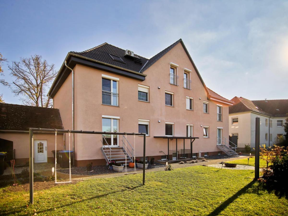 Gaeste- Und Ferienwohnung In Der Sportstadt Риза Экстерьер фото